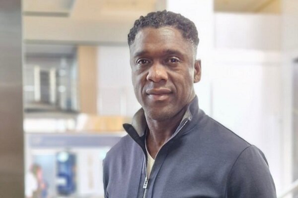 کلارنس سیدورف در حال مذاکره با مسئولان باشگاه استقلال