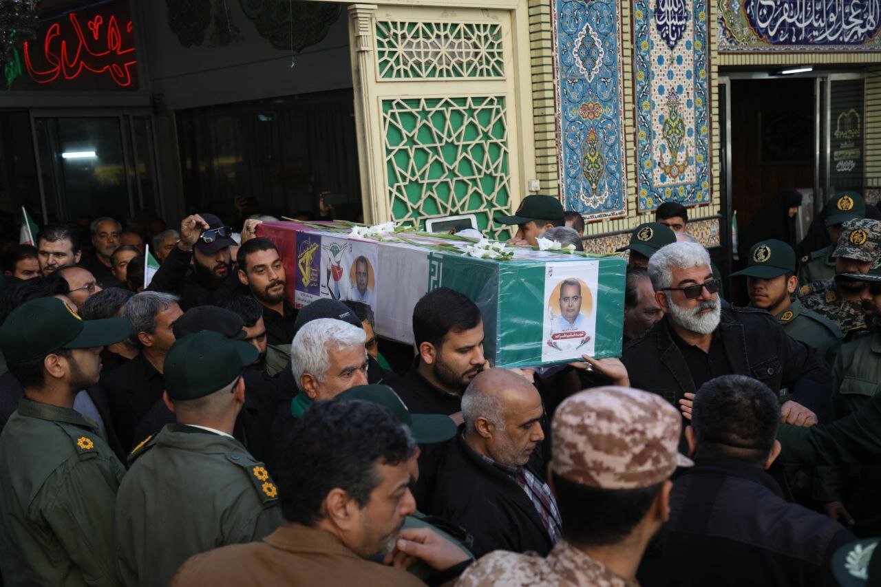 مراسم تشییع پیکر جانباز قاسم علیزاده در مشهد