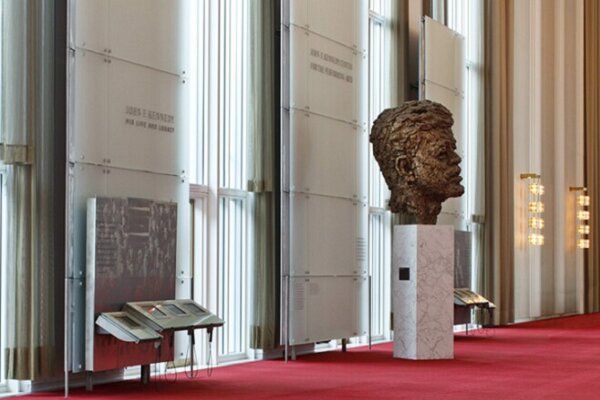 اعتراض نوازنده جَز به ترامپ با لغو مراسم کریسمس و جریمه یک میلیون دلاری