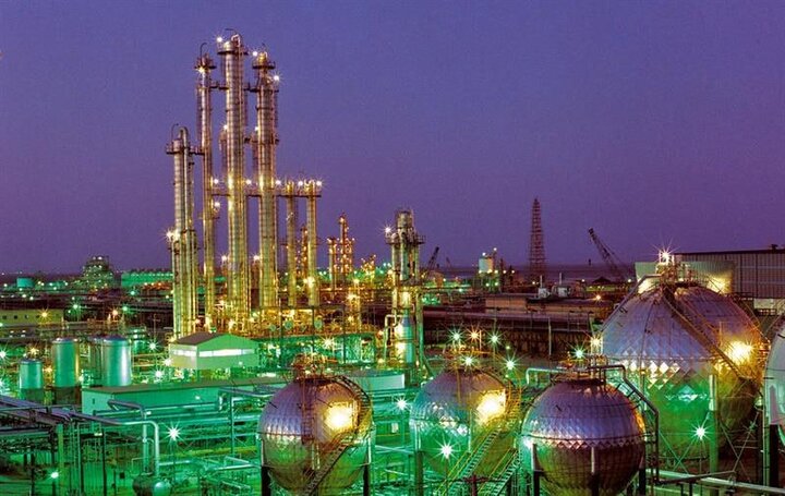 دولت موظف به هموارسازی مسیر سرمایه‌گذاری در پتروشیمی است
