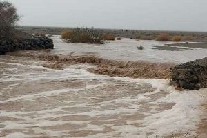 قطع راه ارتباطی ۶ روستای پشتکوه بخش شمیل بندرعباس یک هفته پس از باران
