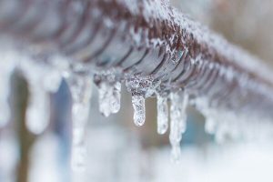آبفا یخ‌زدگی و افت ذخایر آب در دماوند؛ شهروندان صرفه جویی کنند